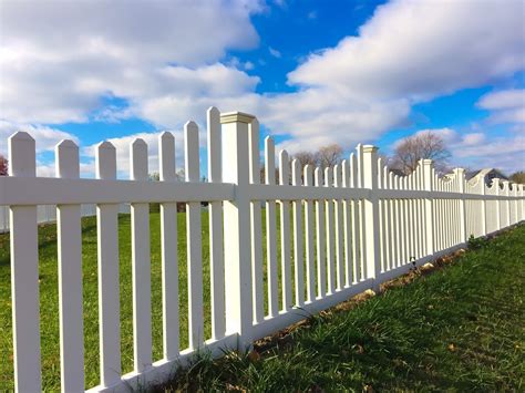  Picket Fences : Een charmante kijk op de Amerikaanse achterbuurt en de complexe levens van haar bewoners!